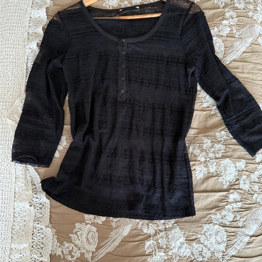 Black Sheer stretch lace 3/4 length Sleeve Top. Size large